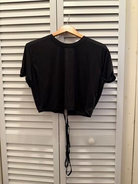 Women's Black Cropped Tie-Back Short Sleeve Top